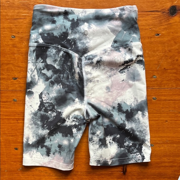 Balance Collection Active Shorts - Picture 2 of 6